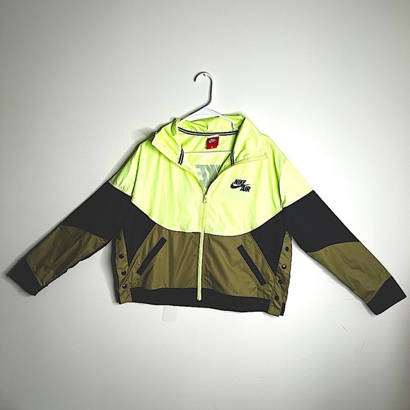 Nike Jackets & Blazers - Nike Air - Women’s XS Windbreaker - Zippers and Side Snaps - Athleisure